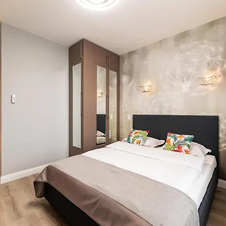 Platinum Towers E-apartments 4* وارسو