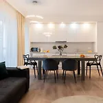 Platinum Towers E-apartments